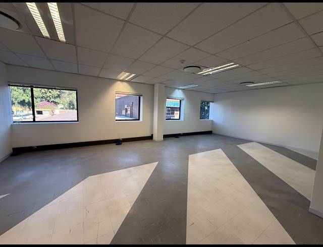 1,028M² OFFICE TO LET IN PARKTOWN